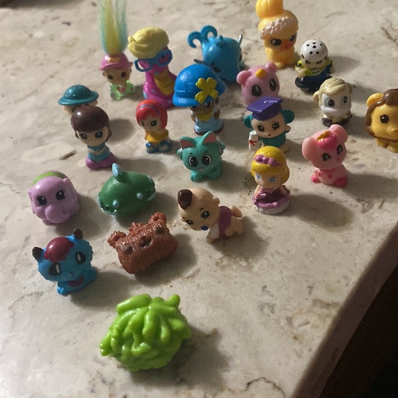 Lot of Squinkies and a Hatchimal - Picture 3 of 4